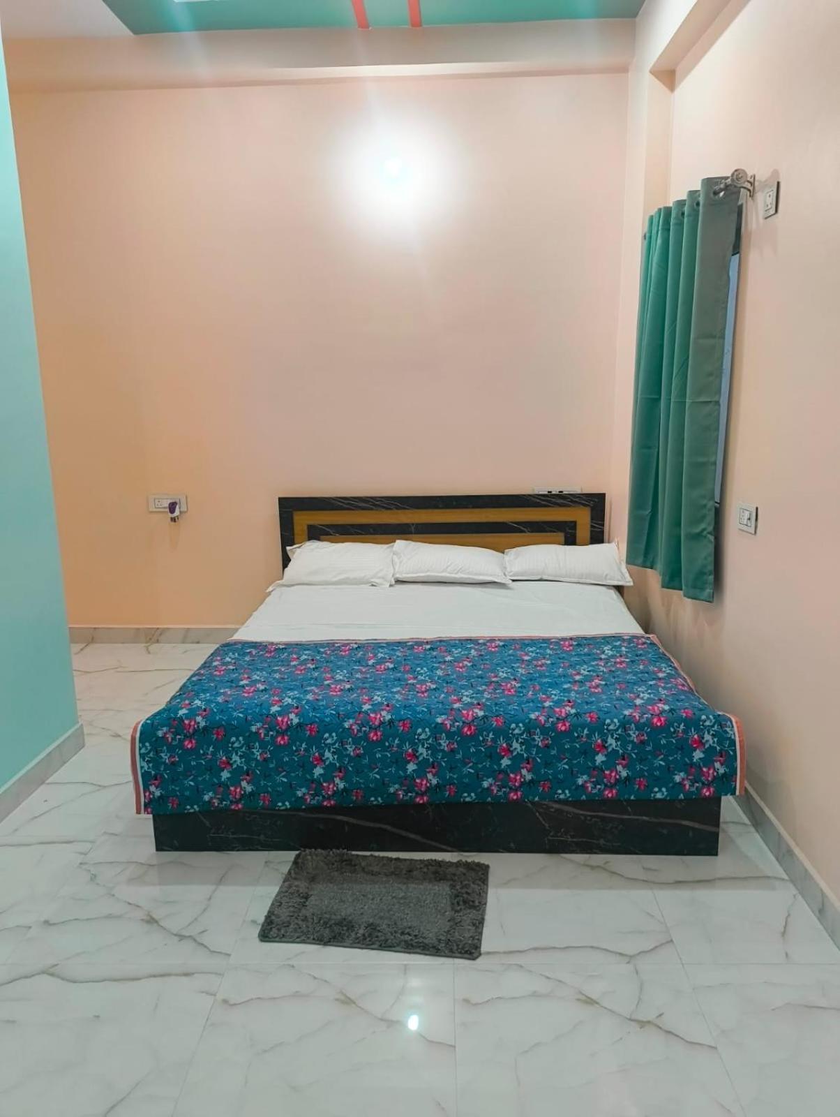 Samriddhi Galaxy Inn - Varanasi — Photos 1